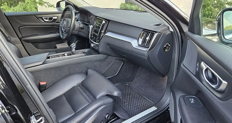 Volvo V60 cena 88000 przebieg: 161000, rok produkcji 2019 z Włocławek małe 277